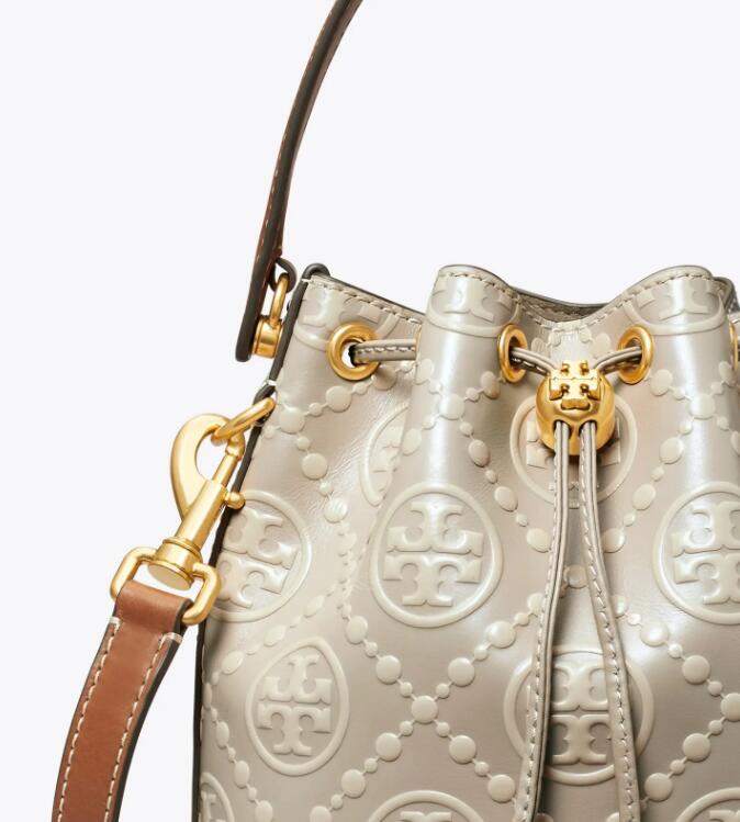 商品Tory Burch|汤丽柏琦T MONOGRAM 撞色压花水桶包（香港仓发货）,价格¥2938,第9张图片详细描述
