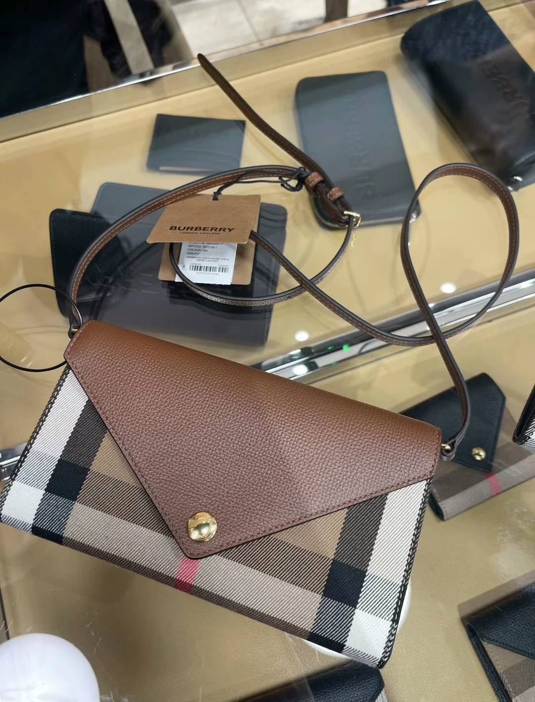 商品Burberry|Burberry/博柏利 现货 女士棕色帆布配皮经典格纹斜挎包 80731581,价格¥2808,第6张图片详细描述