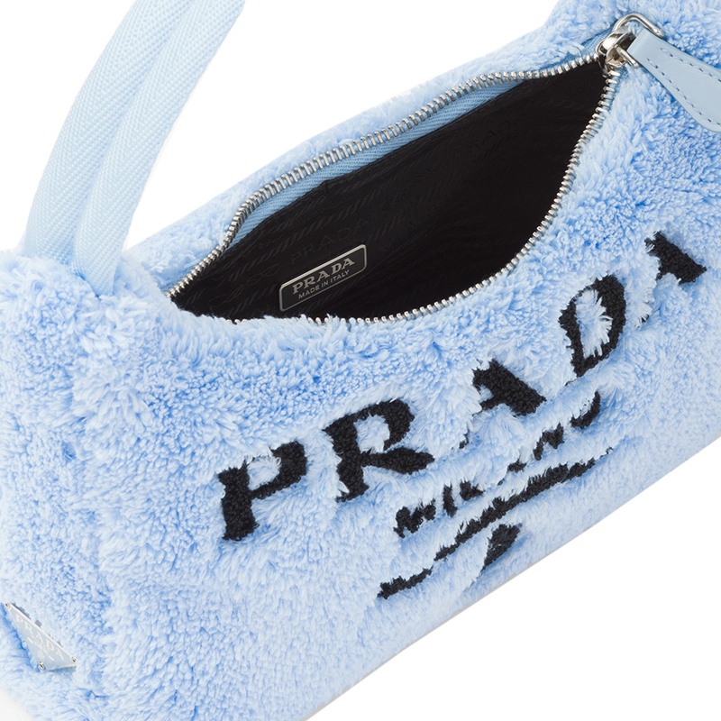 商品Prada|PRADA/普拉达 22新款Re-Edition 2000系列 女士迷你天蓝色/黑色织物徽标印花饰徽标吊饰单肩斜挎毛圈包hoob流浪包1NE515_2DXO_F0D4O,价格¥7769,第5张图片详细描述