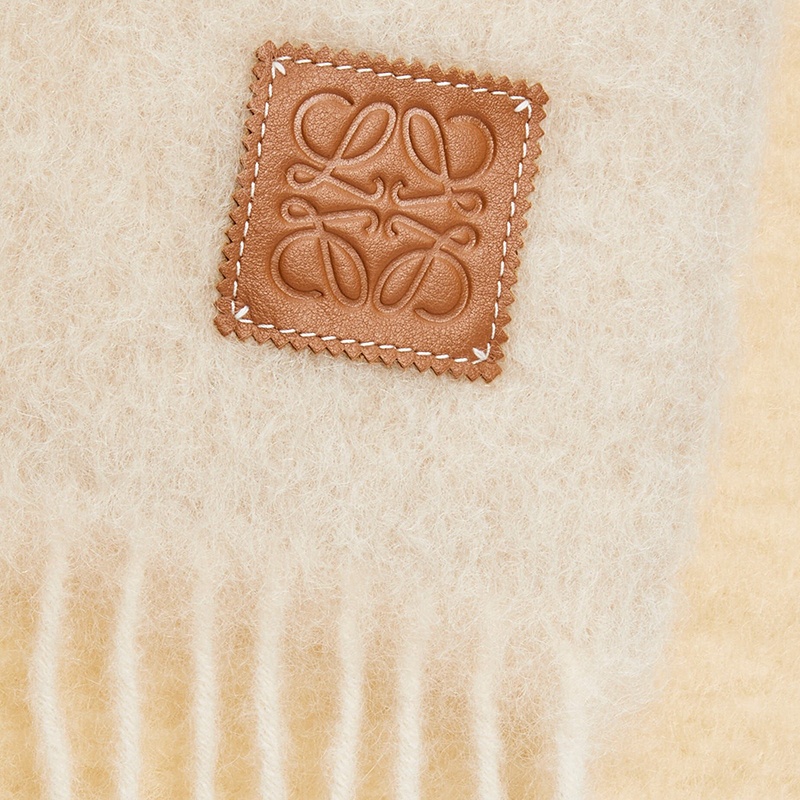 商品Loewe|罗意威（LOEWE）男女通用渐变马海毛羊毛皮标围巾,价格¥1735,第2张图片详细描述