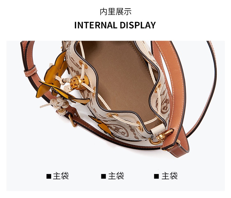 商品[国内直发] Tory Burch|TORY BURCH 汤丽柏�琦 T Monogram 经典编织花卉老花满印 皮革 水桶包单肩包手提包 女款 榛子棕,价格¥3696,第5张图片详细描述