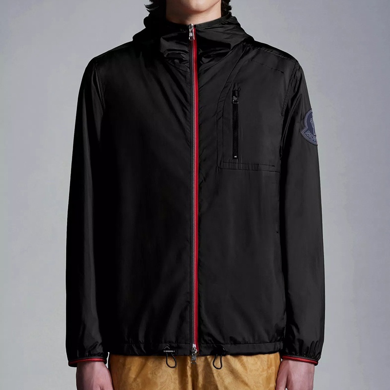 商品Moncler|【现货】蒙克莱 男士黑色尼龙面料连帽夹克H10921A00016M1451999,价格¥3321,第3张图片详细描述