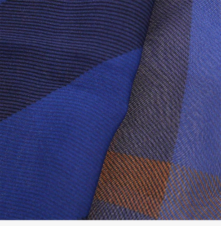 商品Burberry|Burberry 博柏利 中性深蓝色格纹桑蚕丝围巾 3907861,价格¥1389,第5张图片详细描述