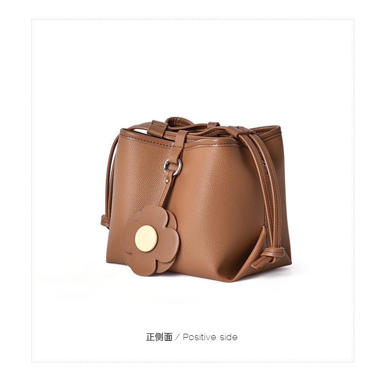 商品[国内直发] GLENVINTEN|格岚云顿2022夏季新款包包女荔枝纹大容量水桶包抽绳花朵单肩斜挎包,价格¥192,第9张图片详细描述