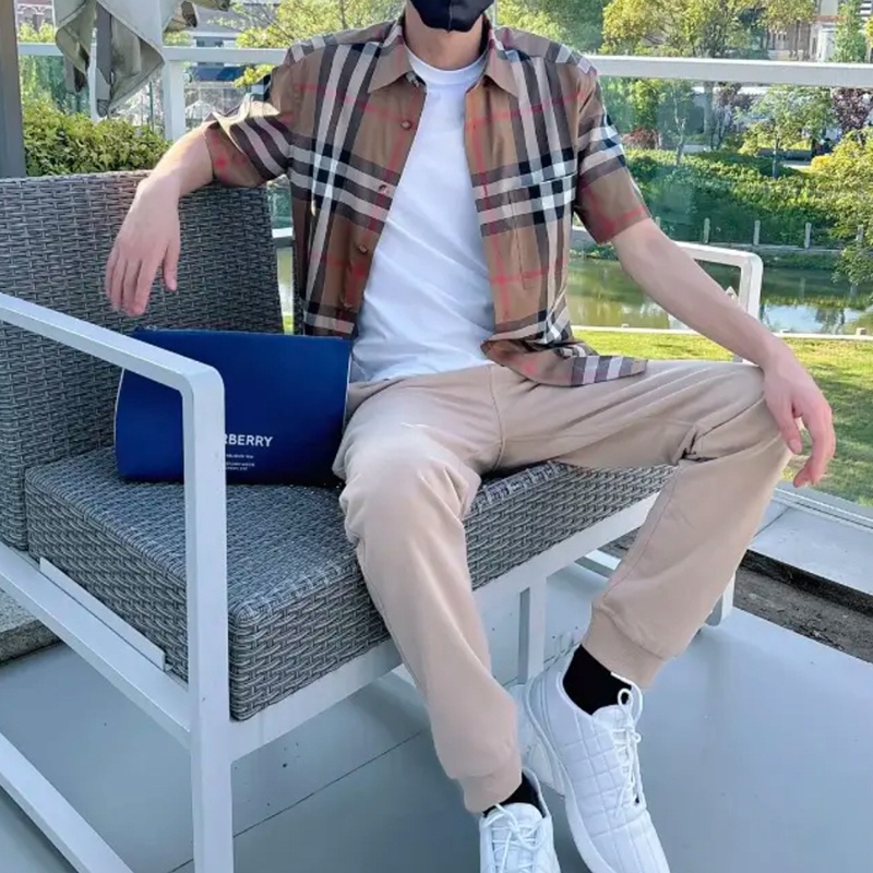 商品Burberry|【现货】博柏丽男士灰褐色棉格纹休闲单排扣短袖衬衫 80929421,价格¥1764,第4张图片详细描述