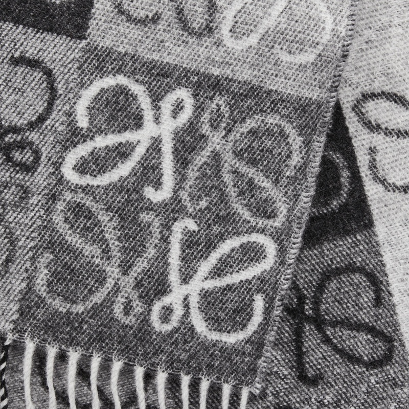 商品Loewe|LOEWE/罗意威 Anagram 羊毛羊绒围巾,价格¥3182,第18张图片详细描述
