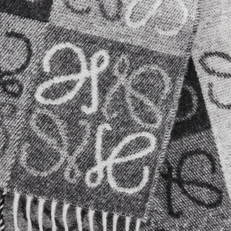 商品Loewe|LOEWE/罗意威 Anagram 羊毛羊绒围巾,价格¥3677,第18张图片详细描述