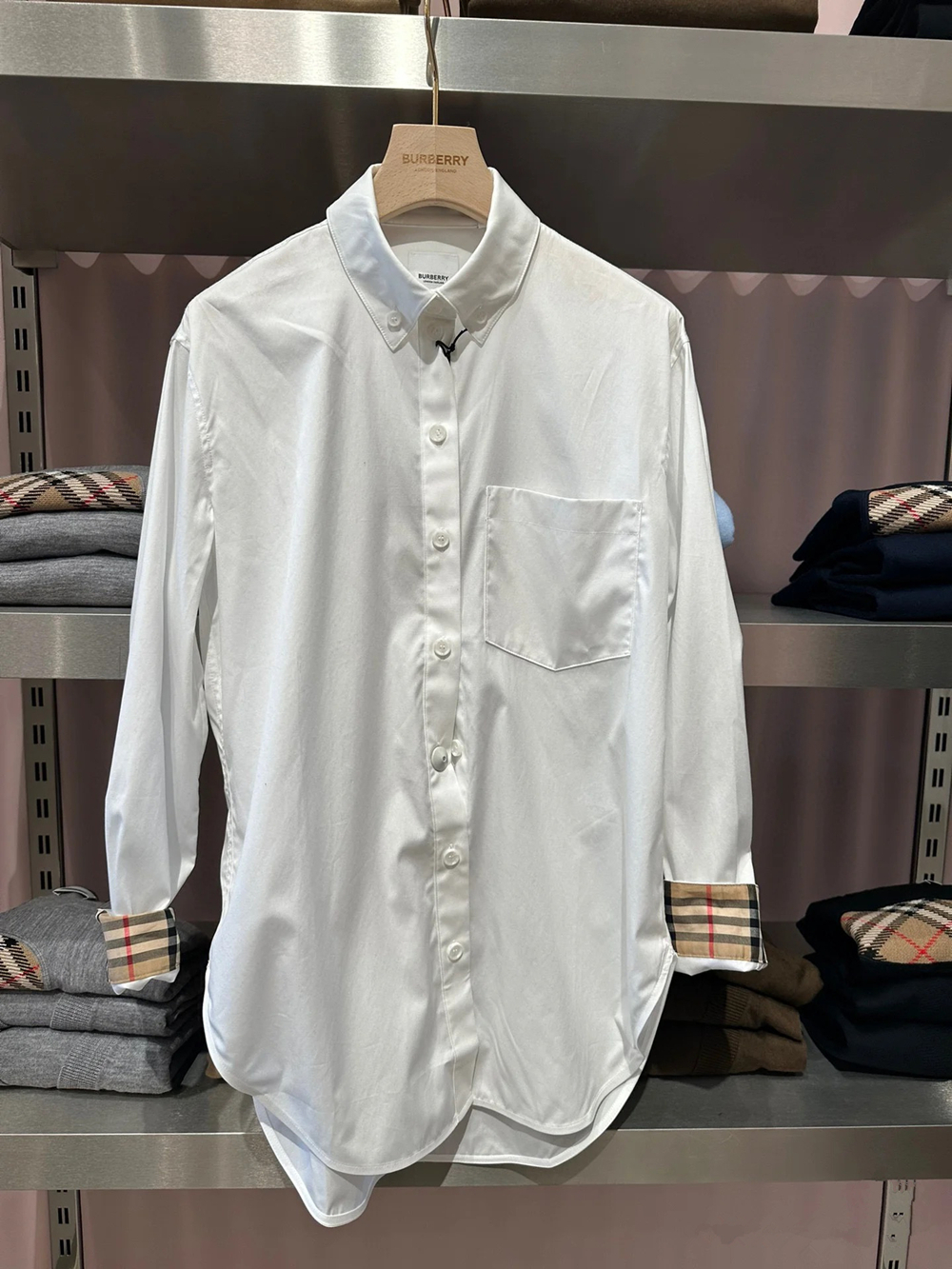 商品Burberry|BURBERRY/博柏利 女士白色棉质多扣领经典长袖衬衫80732631,价格¥951,第7张图片详细描述