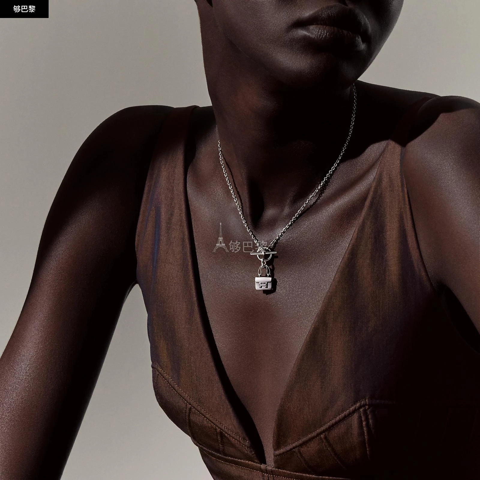 商品Hermes|【预售】 爱马仕 24秋冬 女士 吊坠 Pendentif Amulettes Constance H121324B 00,价格¥5882,第4张图片详细描述