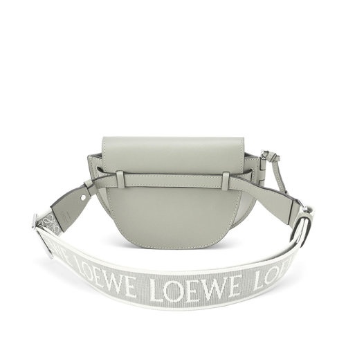 商品Loewe|【包税】LOEWE/罗意威 Gate Dual系列 女士迷你灰白色柔软小牛皮提花织物肩带单肩斜挎包腰包A650N46X13-1760,价格¥12882,第4张图片详细描述