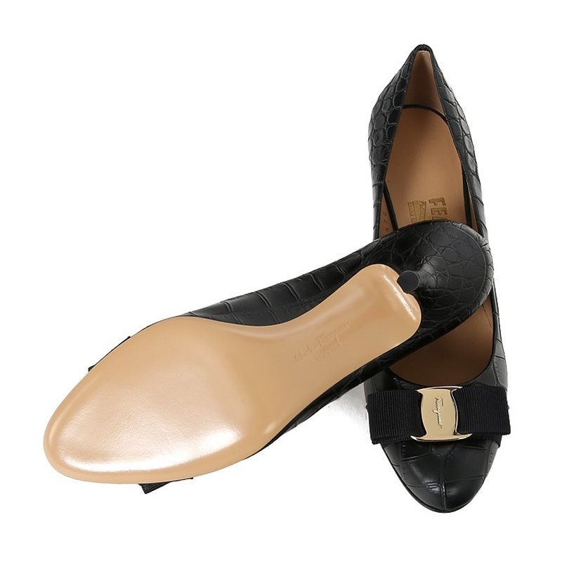 商品Salvatore Ferragamo|SALVATORE FERRAGAMO 女士黑色蝴蝶结高跟鞋 0598792,价格¥2726,第6张图片详细描述