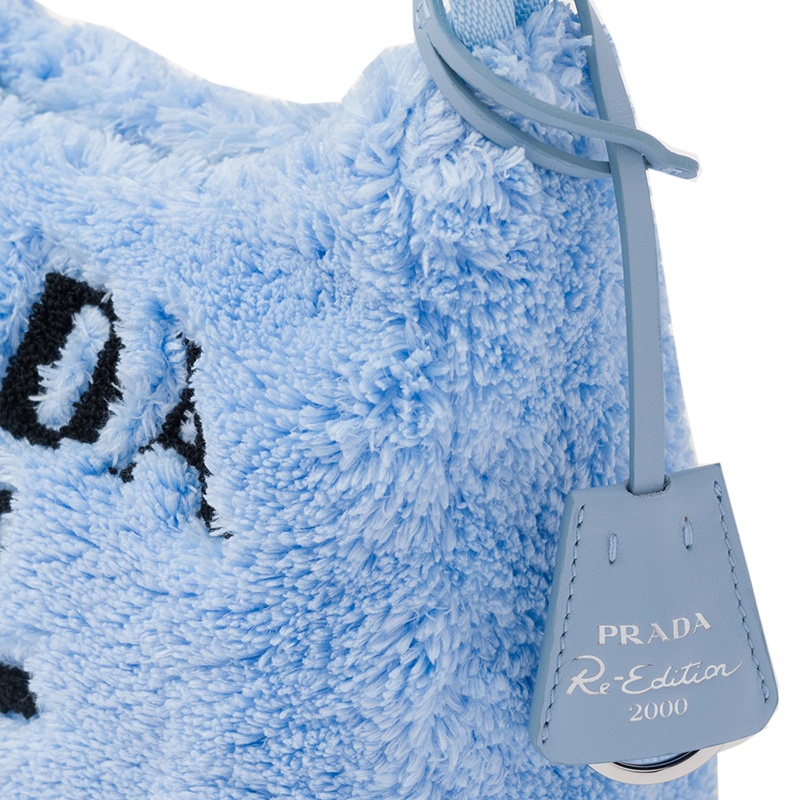 商品Prada|PRADA/普拉达 22新款Re-Edition 2000系列 女士迷你天蓝色/黑色织物徽标印花饰徽标吊饰单肩斜挎毛圈包hoob流浪包1NE515_2DXO_F0D4O,价格¥7769,第6张图片详细描述