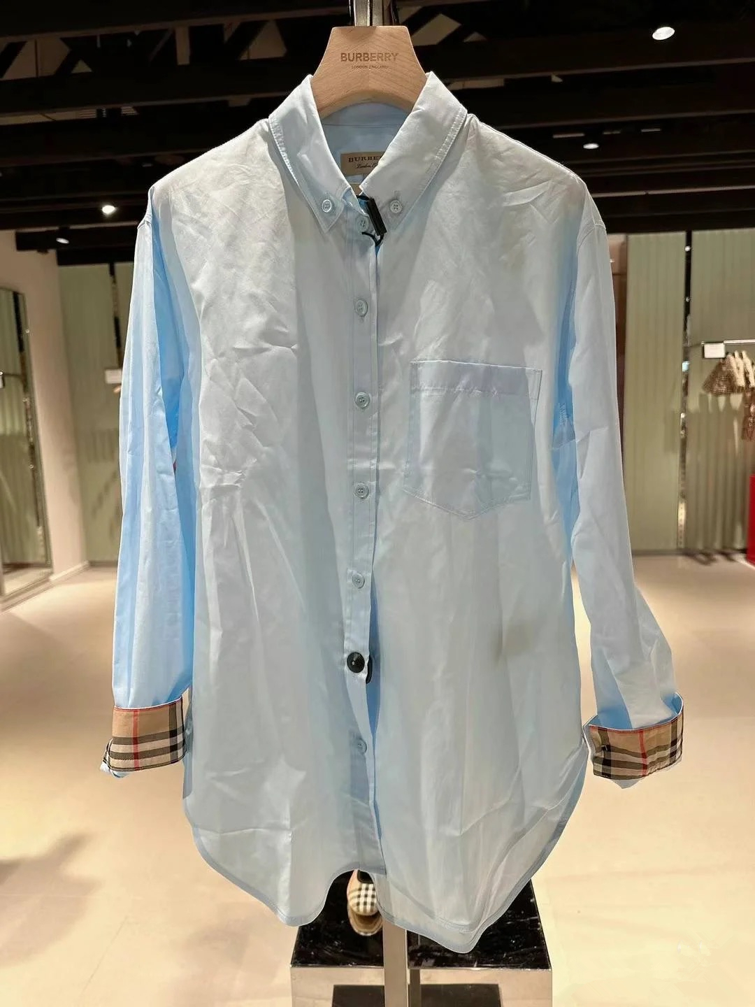 商品Burberry|BURBERRY/博柏利 女士淡蓝色棉质格纹袖经典长袖衬衫80621481,价格¥955,第32张图片详细描述