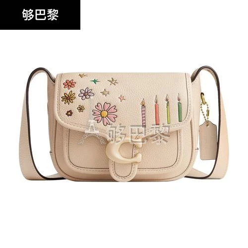 商品Coach|【特惠8.7折】包邮包税【预售7天发货】 COACH 女士 单肩包 x Observed By Us Tabby 单肩包  COA35BGMWHT,价格¥4905,第2张图片详细描述
