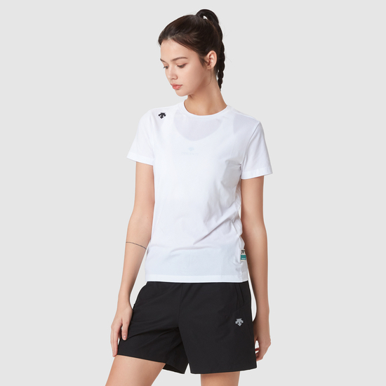 商品DESCENTE|【享贝家】（国内现货）DESCENTE 迪桑特 侧肩小标圆领运动短袖T恤 黑色 SN323UTS71-BLK0 G-QD,价格¥331,第3张图片详细描述