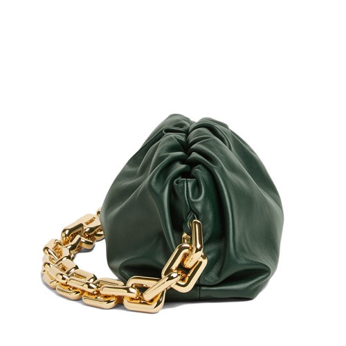 商品Bottega Veneta|【包税】Bottega Veneta/葆蝶家 21春夏新款CHAIN POUCH系列 女士雨林绿色滑面小牛皮金色链条云朵包腋下包单肩包620230VCP403035,价格¥24790,第2张图片详细描述
