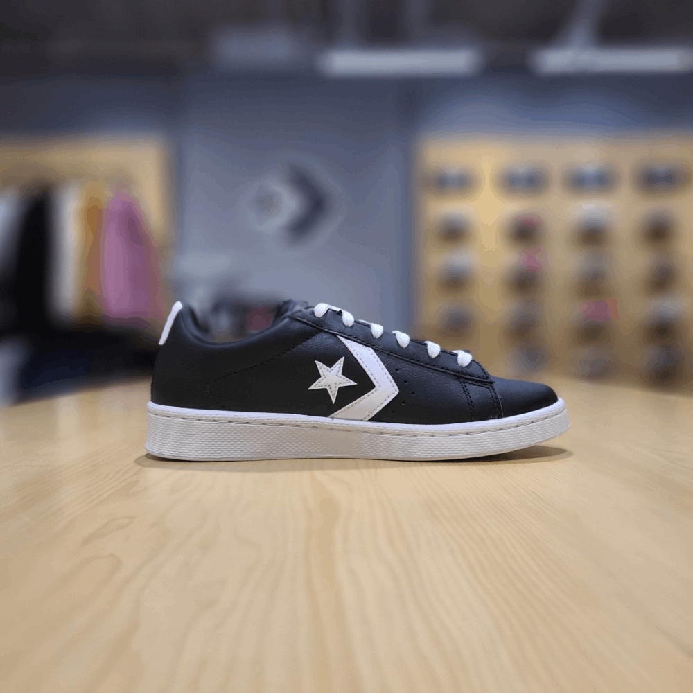 商品Converse|【韩国直邮|包邮包税】匡威[converse] proreder lays your game 黑色 low 帆布鞋 167238C,价格¥407,第1张图片详细描述