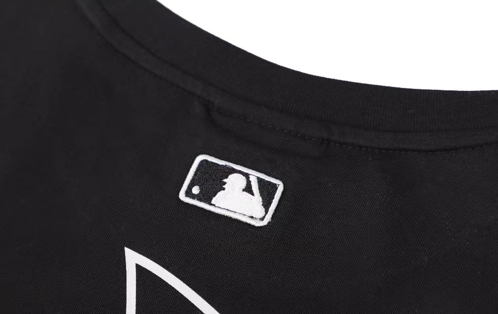 商品MLB|【享贝家】MLB 纽约洋基队 后背字母印花情侣款短袖T恤 黑色 31TS33-131-A-50L L,价格¥295,第5张图片详细描述