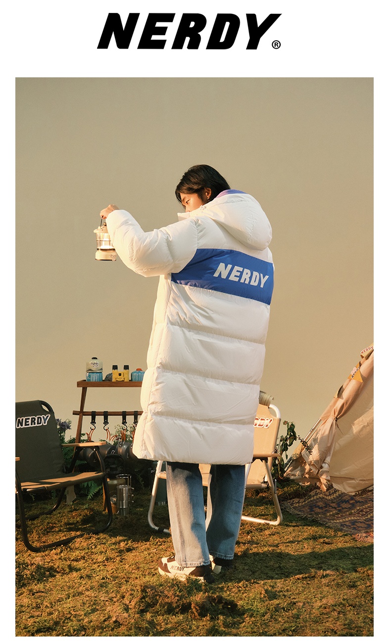 商品NERDY|【享贝家】（国内现货）NERDY 22冬季新款连帽中长款羽绒服情侣同款宽松羽绒外套  男女同款 白色\黑色\浅紫色 PNEW22DJ07 G-QD,价格¥983,第1张图片详细描述