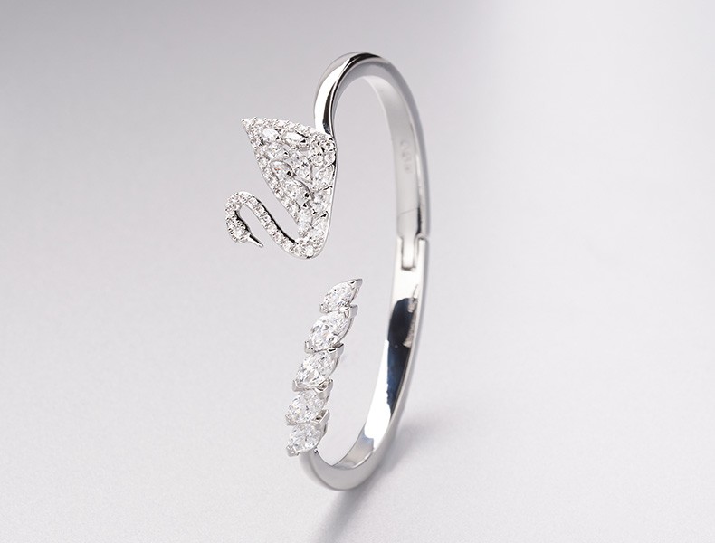 商品Swarovski|SWAROVSKI 施华洛世��奇 Lake 手镯 材质白色铑开口手镯 5231330,价格¥1922,第6张图片详细描述