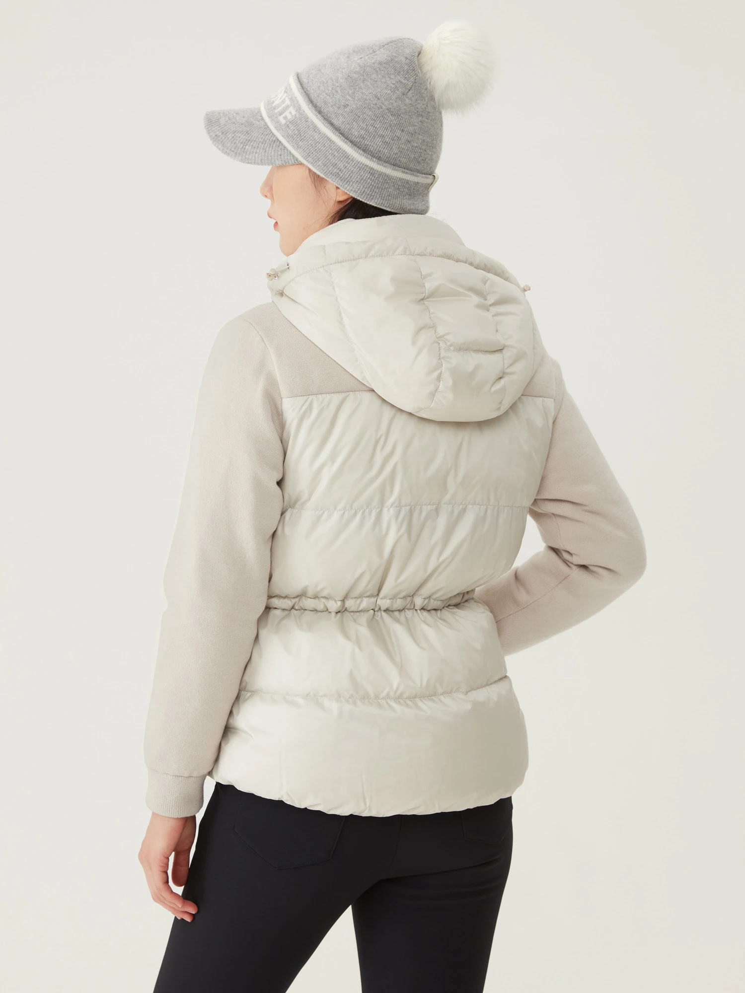 商品【预售商品15天发货】 DESCENTE|GOLF女性针织混合中长款羽绒服经典设计 DO42WFKOO2-CHAG,价格¥2027,第5张图片详细描述