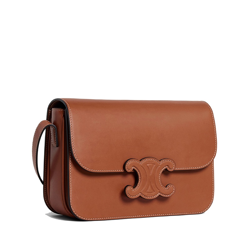 商品Celine|【包税】CELINE/赛琳 22新款CUIR TRIOMPHE系列 女士中号黄褐色牛皮革同色系凯旋扣翻盖开合单肩斜挎包199223BFN.04LU,价格¥25102,第3张图片详细描述