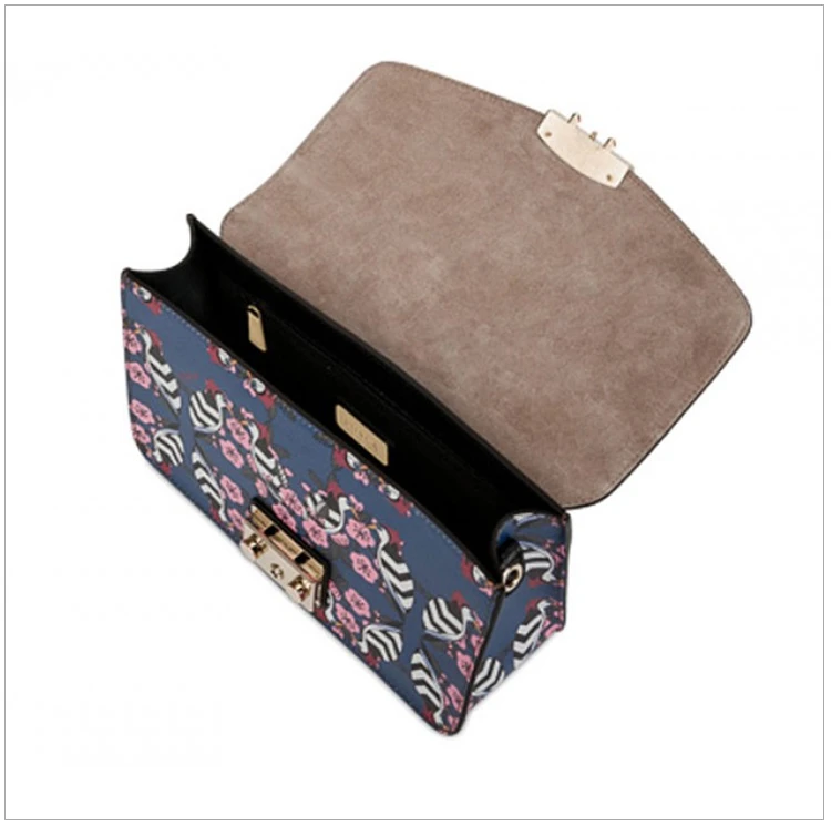 商品[国内直发] Furla|Furla 芙拉 女士时尚印花图案单肩斜挎包 922054,价格¥744,第5张图片详细描述