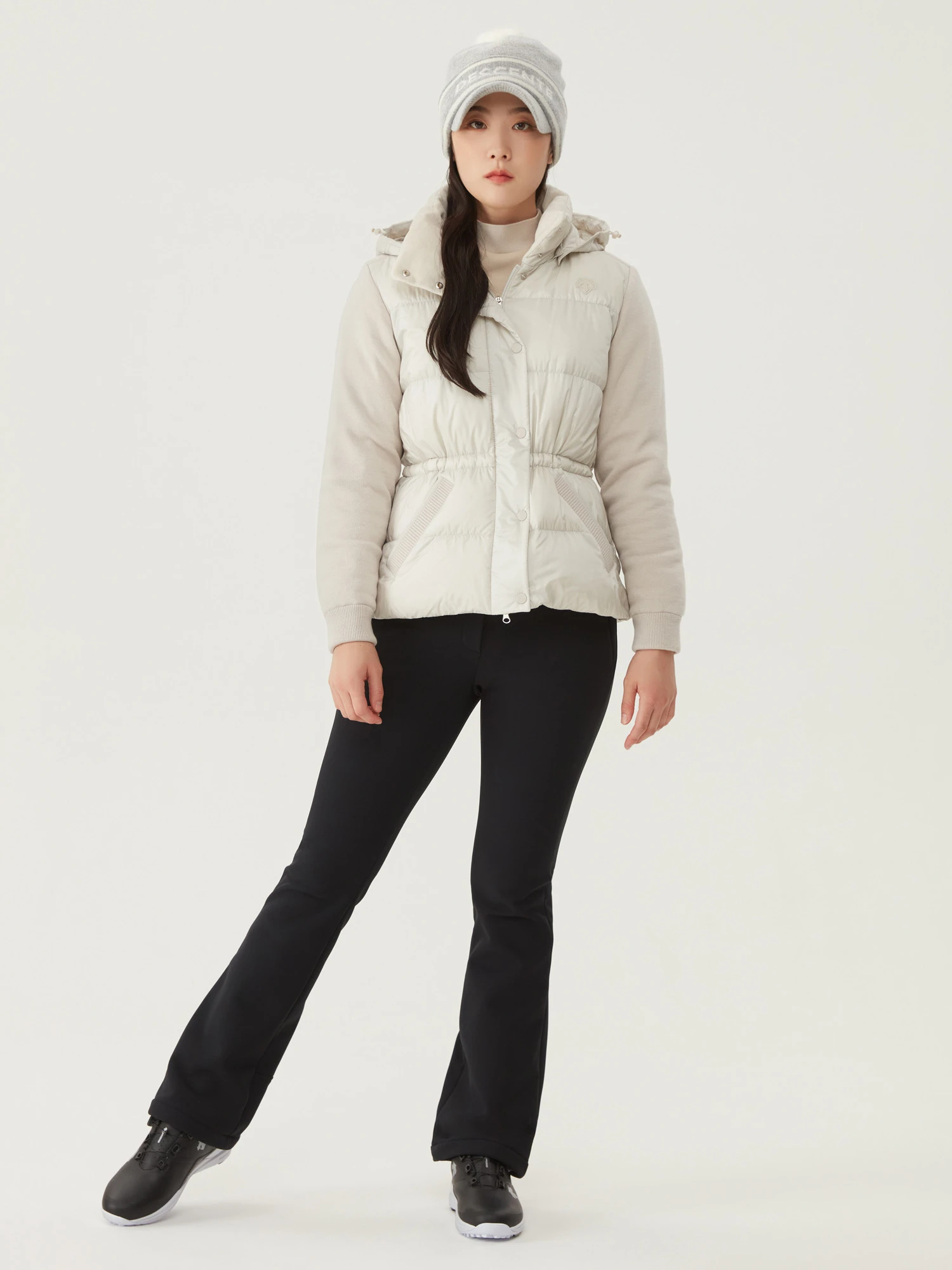 商品【预售商品15天发货】 DESCENTE|GOLF女性针织混合中长款羽绒服经典设计 DO42WFKOO2-CHAG,价格¥2027,第3张图片详细描述