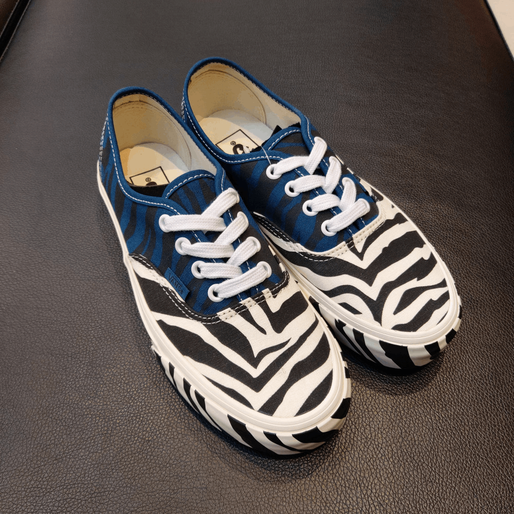 商品Vans|【韩国直邮|包邮包税】万斯[VANS] Ua Authentic # Animal # 男女共用 运动鞋 蓝色/zebra (VN0A5KRDASQ),价格¥281,第2张图片详细描述