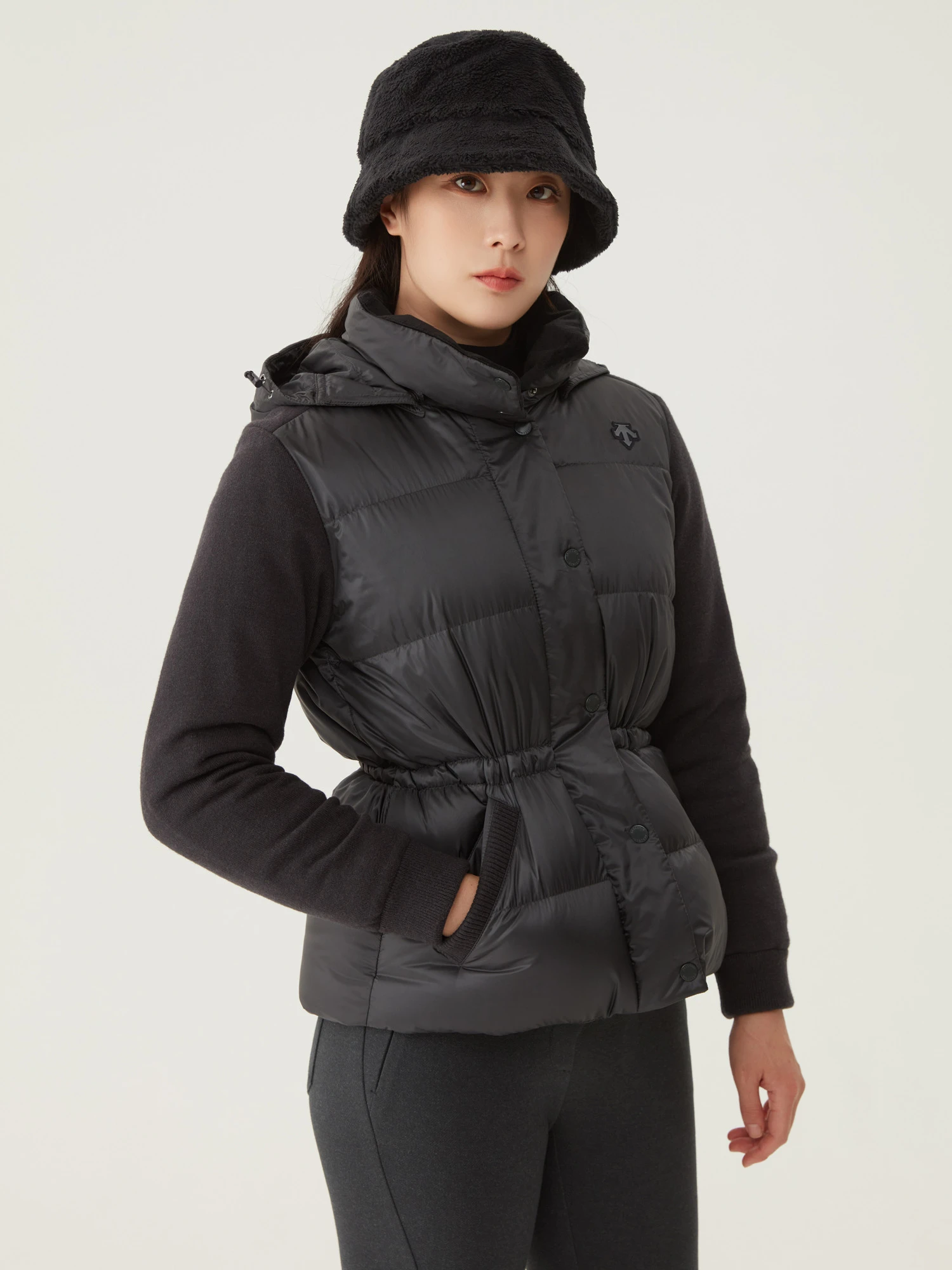 商品【预售商品15天发货】 DESCENTE|GOLF女性针织混合中长款羽绒服经典设计 DO42WFKOO2-CHAG,价格¥2027,第8张图片详细描述