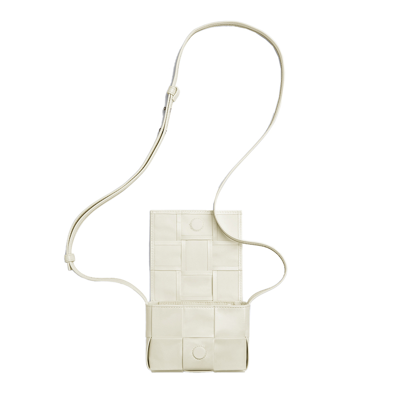 商品Bottega Veneta|【包税】Bottega Veneta/葆蝶家 CASSETTE系列 男女同款迷你白色小牛皮Intreccio编织单肩斜挎豆腐包667048VCQ729007,价格¥8576,第2张图片详细描述