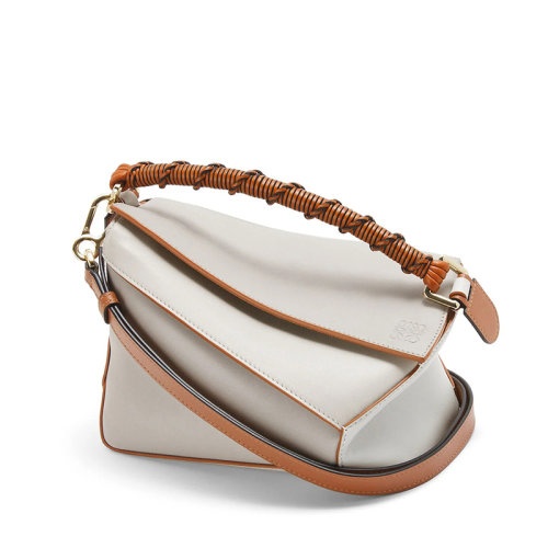 商品Loewe|【包税】 LOEWE/罗意威 22新款Puzzle Edge系列 女士小号幽灵白/暖白色纳帕小牛皮编织手柄单肩斜挎手提拼图包A510P60X02-1759,价格¥24243,第3张图片详细描述