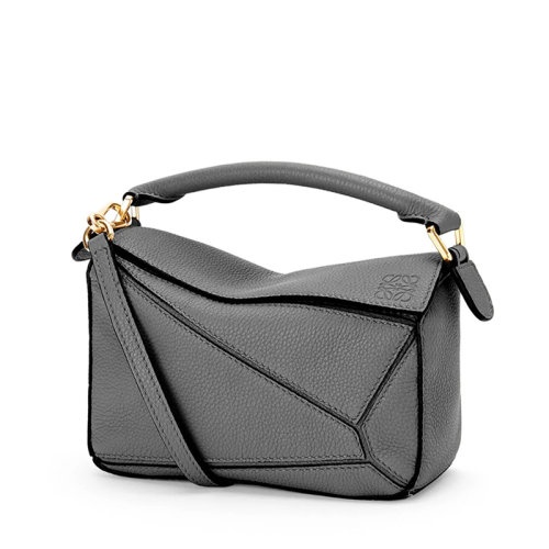 商品Loewe|【包税】LOEWE/罗意威 22新款Puzzle系列 女士迷你款沥青灰色柔软粒面小牛皮单肩斜挎手提拼图包A510U95X37-1640,价格¥13726,第6张图片详细描述