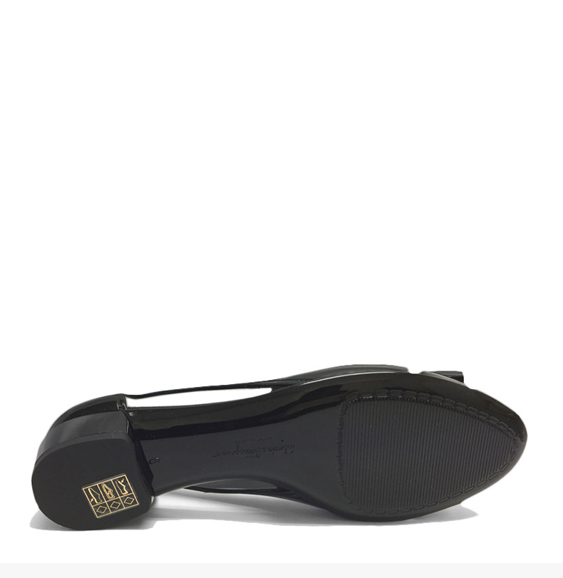 商品Salvatore Ferragamo|SALVATORE FERRAGAMO女士黑色漆皮凉鞋03-5656-726363,价格¥1868,第9张图片详细描述