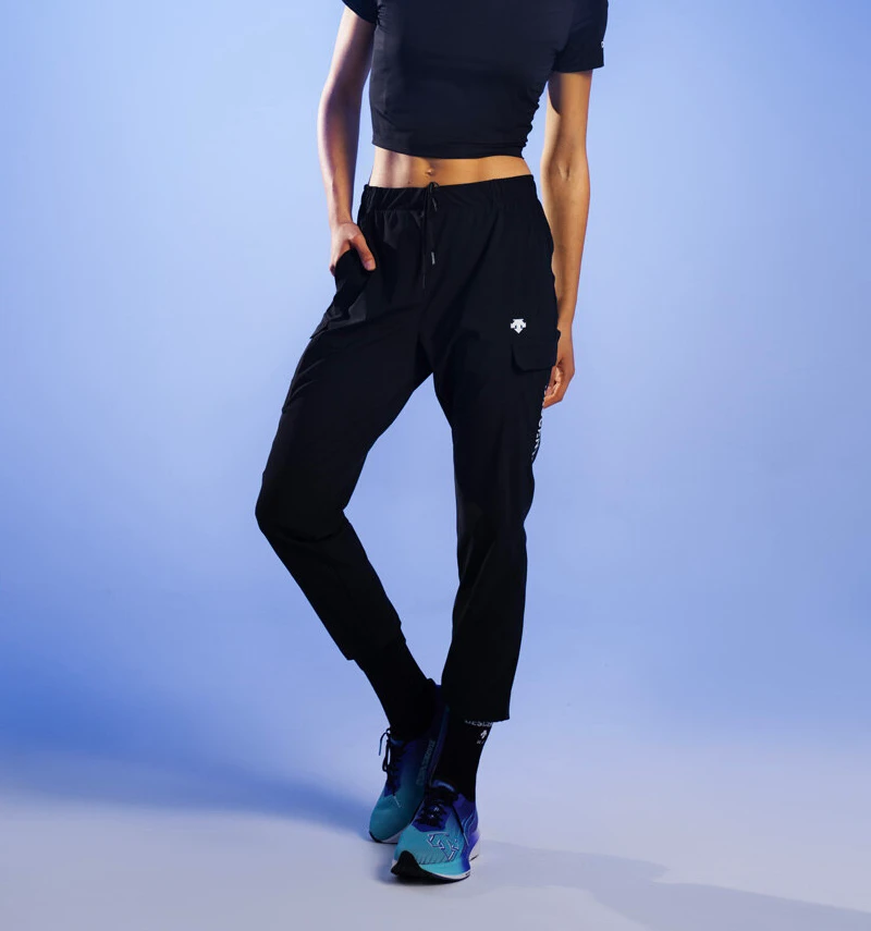 商品DESCENTE|【享贝家】ZY-（预售款）迪桑特 23夏季新款 舒适透气运动训练长裤 男女同款 SO323TFP72,价格¥520,第9张图片详细描述