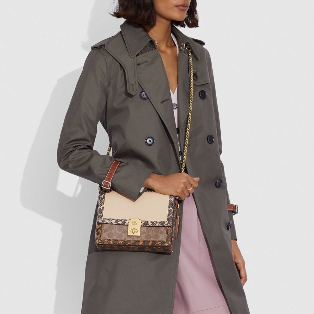 商品[国内直发] Coach|COACH新款蔻驰女包专柜款Hutton撞色个性蛇皮单肩斜挎包棕色送女友礼物89068 B4PVR,价格¥2641,第12张图片详细描述