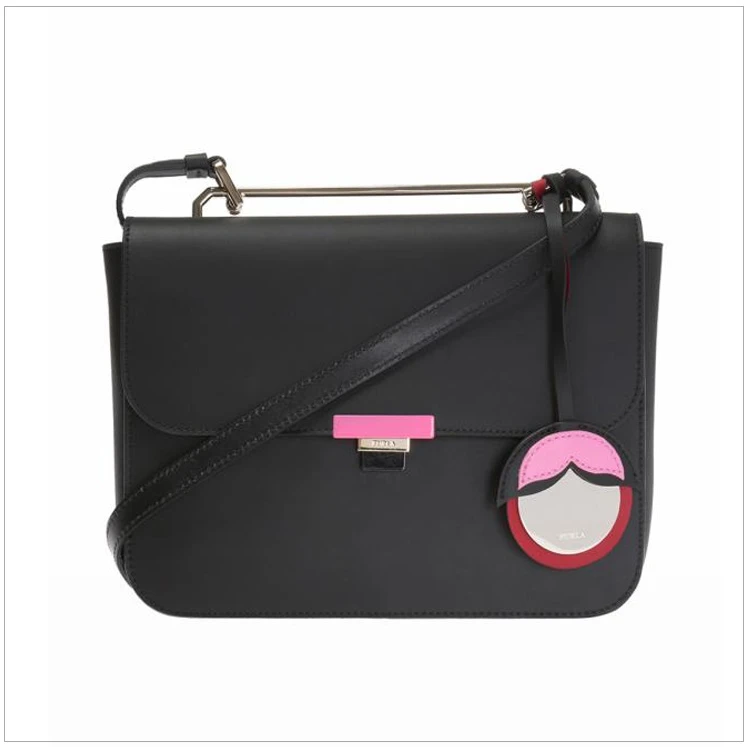 商品[国内直发] Furla|Furla 芙拉 女士黑色皮革翻盖单肩斜挎包 929537,价格¥1003,第3张图片详细描述