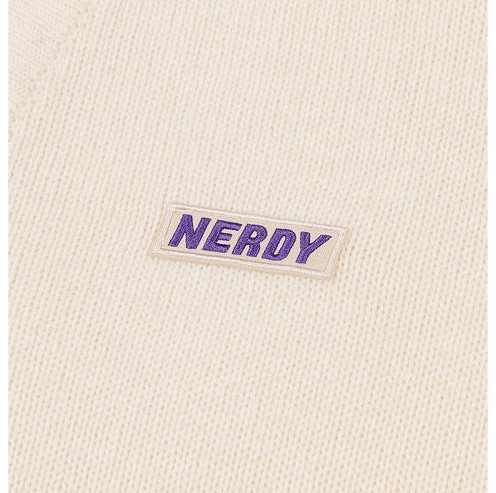 商品NERDY|【享贝家】NERDY休闲绣标羊毛针织开衫  男女同款 乳白色（预售款，10天发货）PNEF21KK07,价格¥350,第4张图片详细描述
