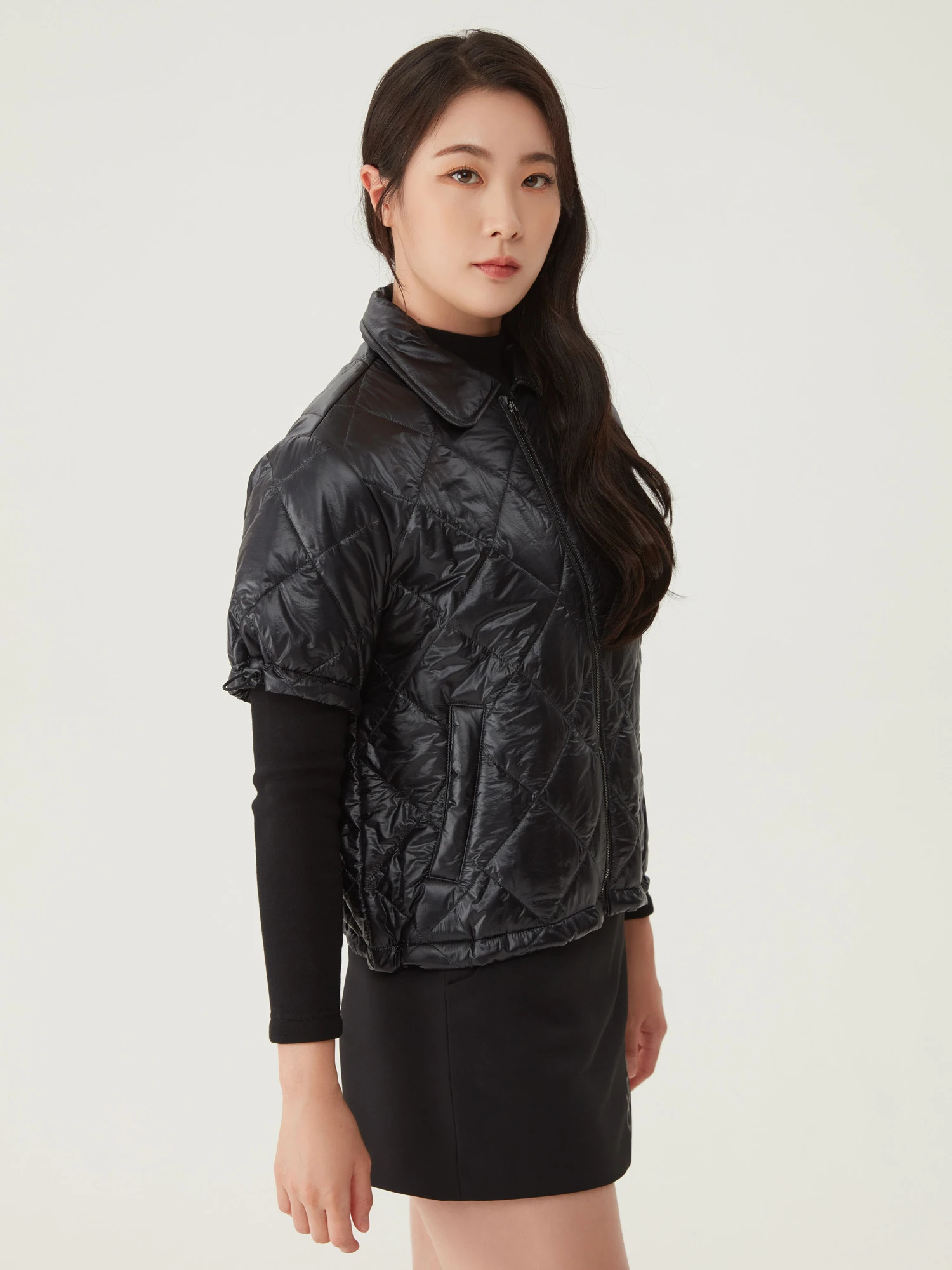 商品【预售商品15天发货】 DESCENTE|GOLF女性短袖绗缝羽绒外套轻便时尚 DO42WFDJO5-LICG,价格¥1596,第6张图片详细描述