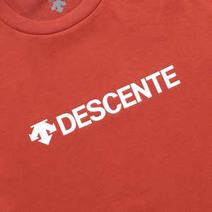 商品DESCENTE|【享贝家】DESCENTE 迪桑特 字母圆��领运动短袖背侧小标T恤 红色 SN323UTS72（现采购商品，下单后12天内发货）,价格¥332,第6张图片详细描述