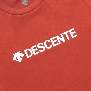 商品DESCENTE|【享贝家】DESCENTE 迪桑特 字母圆领运动短袖背侧小标T恤 红色 SN323UTS72（现采购商品，下单后12天内发货）,价格¥337,第8张图片详细描述