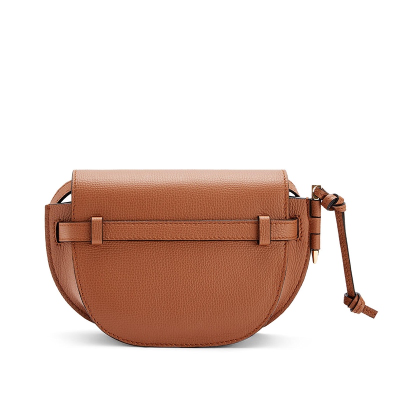 商品Loewe|LOEWE/罗意威 21春夏款 Gate系列 女士迷你棕褐色鹅卵石粒面小牛皮Anagram印花翻盖马鞍包A650N46X02-2530,价格¥11830,第4张图片详细描述