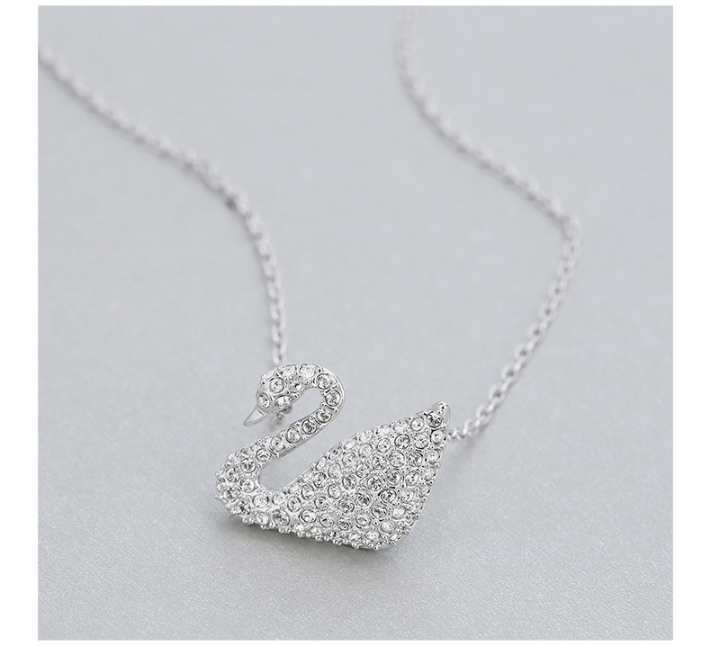 商品[国内直发] Swarovski|Swarovski 施华洛世奇 银色女士小天鹅水晶项链 5007735,价格¥622,第5张图片详细描述