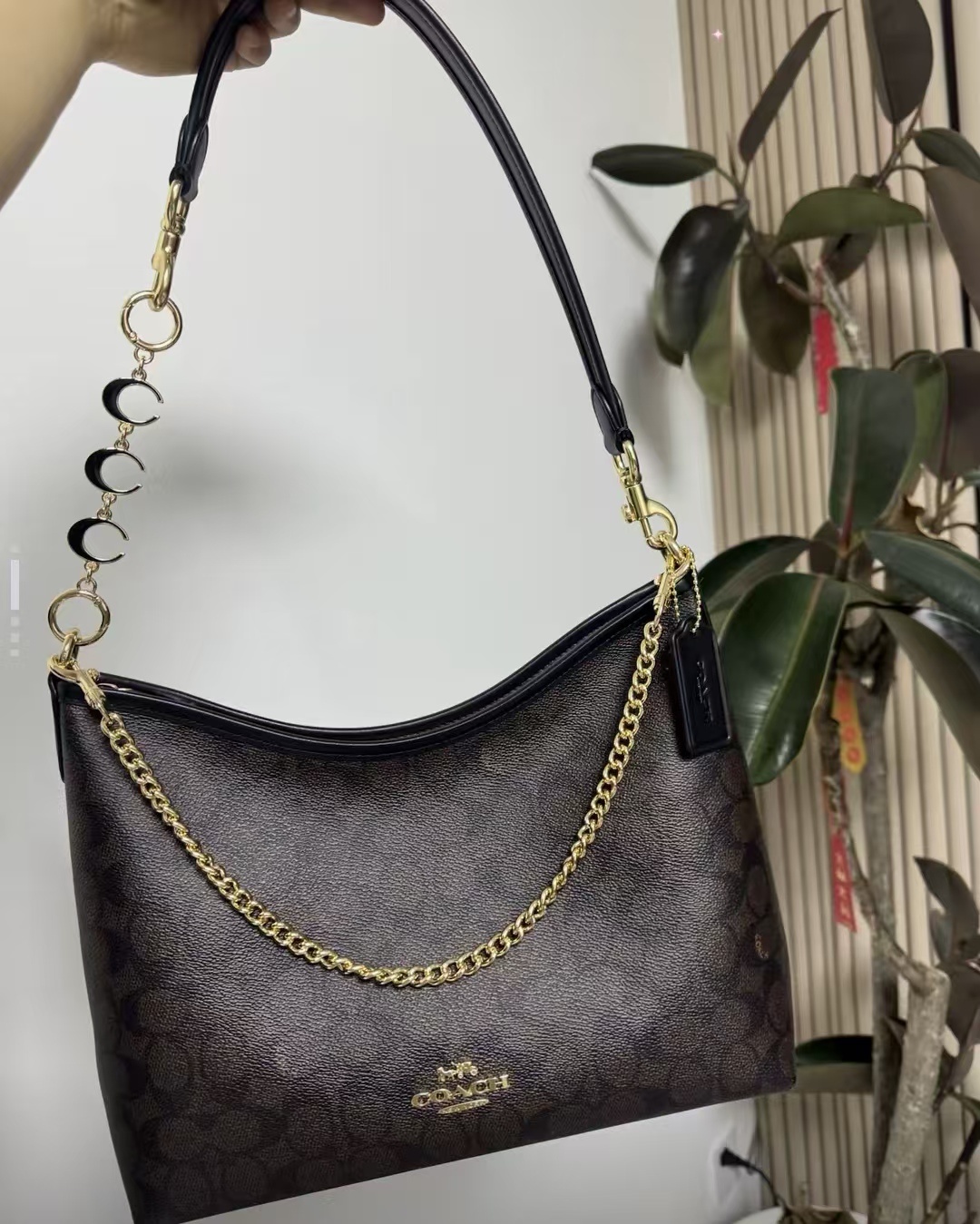 商品[国内直发] Coach|COACH蔻驰 Laurel 31 通勤大容量可拆卸肩带 标志性涂层帆布和光滑皮革 流浪包腋下包单肩斜挎手提包 大号 女款 棕黑色,价格¥3093,第3张图片详细描述