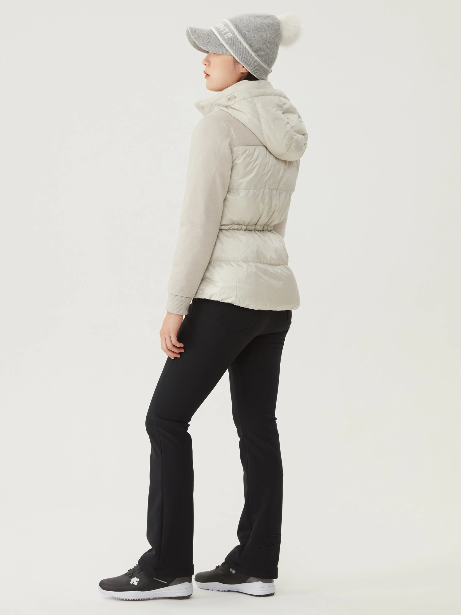 商品【预售商品15天发货】 DESCENTE|GOLF女性针织混合中长款羽绒服经典设计 DO42WFKOO2-CHAG,价格¥2027,第6张图片详细描述