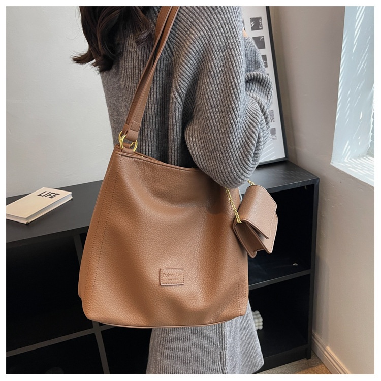 商品[国内直发] GLENVINTEN|格岚云顿复古通勤女包新款小众时尚托特包百搭秋冬大容量单肩包,价格¥178,第7张图片详细描述