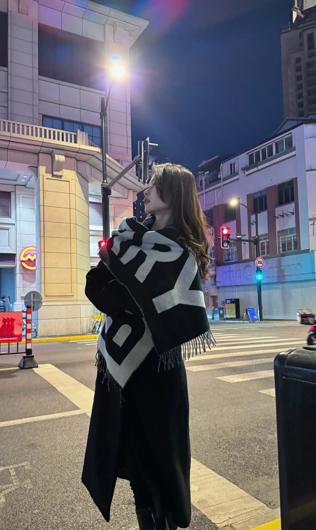 商品Burberry|BURBERRY/博柏利 男女通用黑白色羊毛大标志提花图围巾-80542141,价格¥1491,第12张图片详细描述