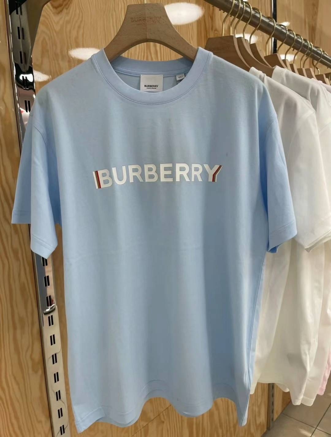 商品Burberry|博柏利 女士浅蓝色徽标印花棉质宽松T恤80526481,价格¥1410,第4张图片详细描述