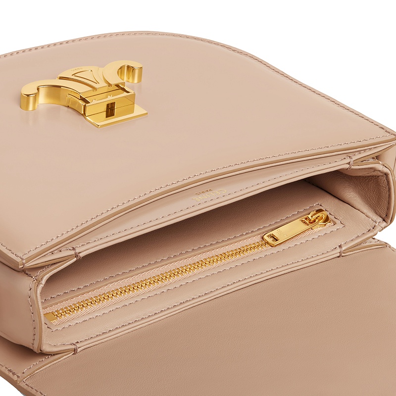 商品Celine|CELINE/赛琳 22新款BESACE TRIOMPHE系列 女士TEEN款式猎装色牛皮革凯旋金扣翻盖开合单肩斜挎包,价格¥22685,第2张图片详细描述