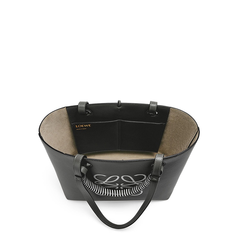 商品Loewe|【包税】LOEWE/罗意威 2021秋冬新款 Anagram Tote系列 女士小号黑色/柔白色小牛皮徽标印花单肩手提托特包0010594075,价格¥16462,第3张图片详细描述